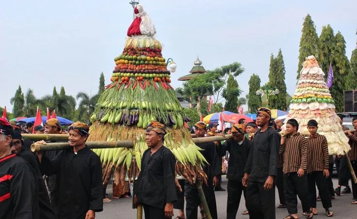 Festival Sedekah Bumi Desa Warurejo